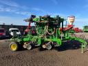 Марка: John Deere 750A 4 метра,Цена: 59,000.00 € Без ДДС,Състояние: Сеялка John Deere 750A 4 метра с характеристики:
<br />
<br />2016 Година
<br />хидравлично сгъване
<br />нови оригинални сеещи дискове
<br />покриваща брана
<br />комплект за микрогранули
<br />Работна ширина 4 м
<br />Транспортна ширина 3 м
<br />Обработени 2671 хектара
<br />Притискащи колела за улуци
<br />Маркери на междуредията
<br />Задна покриваща брана
<br />Джанти 31×15.5R15
<br />Хидравлични спирачки
<br />Пътно осветление