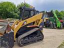Марка: CAT 287B,Цена: 30 000 € Без ДДС,Състояние: Компактен верижен товарач CATERPILLAR 287B:
<br />
<br />• Модел двигател - CAT 3044C DIT T;
<br />• Мощност - 78 к.с;
<br />• Максимална скорост - 11.2 км/ч;
<br />• Товароподемност - 1633 кг;
<br />• Чисто нова кофа;
<br />• Палетни вилици;
<br />• Максимална повдигане на кофата - 3 м;
<br />• Хидравлична мощност - 32 kW;
<br />• Резервоар за гориво - 110.2 л;
<br />• Напълно рециклирана ходова част;
<br />• Тегло - 4.66 т.