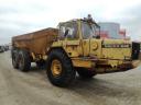 Марка: Volvo BM 861,Цена: 14 000 € Без ДДС,Състояние: Volvo BM 861 със спецификации:<br /><br />•	6 колесен индустриален дъмпер; <br />•	Дизелов двигател Volvo Penta;<br />•	Високоъглов самосвал с хидравлични цилиндри;<br />•	Товарен капацитет – 20 тона; <br />•	Готов за работа; <br />•	Възможен бартер; <br />•	Наличен в базата ни в село Козаревец.  <br />•	Актуално видео - https://www.youtube.com/watch?v=NPMfHz7-Ekc&feature=youtu.be<br /><br />