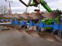 Марка: Плуг LEMKEN EUROPAL 8 (6),Цена: 14 500 € Без ДДС,Състояние:
<br />• Употребван плуг LEMKEN EUROPAL 8 (6) - обръщателен
<br />• 6 тела
<br />• Греда - 140х140х10
<br />• тегло 1610кг
<br />• захват от 30-45
<br />• хидравличен актуатор
<br />• необходима мощност 200-290к.с.
<br />• разстояние между телата 90см
<br />• предплужници -регулируеми във височина и отстояние
<br />• гумено-опорно/транспортно колело
<br />• Обслужен
<br />• Добро състояние - готов за работа
<br />
<br />• Наличен на базата в с.Козаревец
<br />
<br />ЦЕНАТА Е БЕЗ ДДС !