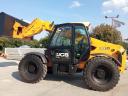 Марка: JCB 531-70 Agri Plus,Цена: 47 500 € Без ДДС,Състояние: Телескопичен товарач JCB 531 70:
<br />
<br />• 2017 година;
<br />• Модел 531-70 T4F;
<br />• Agri Plus;
<br />• Двигател JCB EcoMAX T4F;
<br />• Мощност 125 к.с;
<br />• Задвижване 4x4;
<br />• Товарен капацитет3100 kg;
<br />• Трансмисия P/S 4 скорости;
<br />• Максимална скорост 33 km/h;
<br />• Товароп. при максимална височина 2400 мм;
<br />• Височина на повдигане 7000 мм;
<br />• Макс. изнасяне на товара 3700 мм;
<br />• Товароп. при макс. изнасяне на товара 1250 кг;
<br />• Височина 2490 мм;
<br />• Ширина 2340 мм;
<br />• Дължина 4990 мм;
<br />• Клиренс 400 мм;
<br />• Маса 6900 кг;
<br />• Вместимост на резервоара 146 л;
<br />
<br />* Чисто нова кофа 2,5 м3;
<br />* Климатик;
<br />* Гуми Heavy Duty;
<br />* Камера за заден ход.
<br />
<br />
<br />
<br />*** Хидравлична щипка за изкореняване на дървета
<br />за всички марки и модели телескопични товарачи и багери. Цена 4 200 лева без ДДС.
